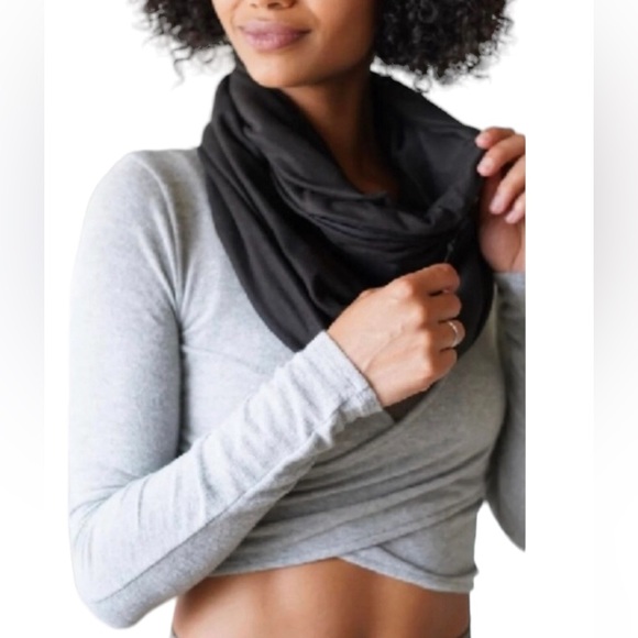 Beyond Yoga Accessories - Beyond Yoga Black With Large Pocket Fits Cellphone, Lip balm Cool Infinity Scarf